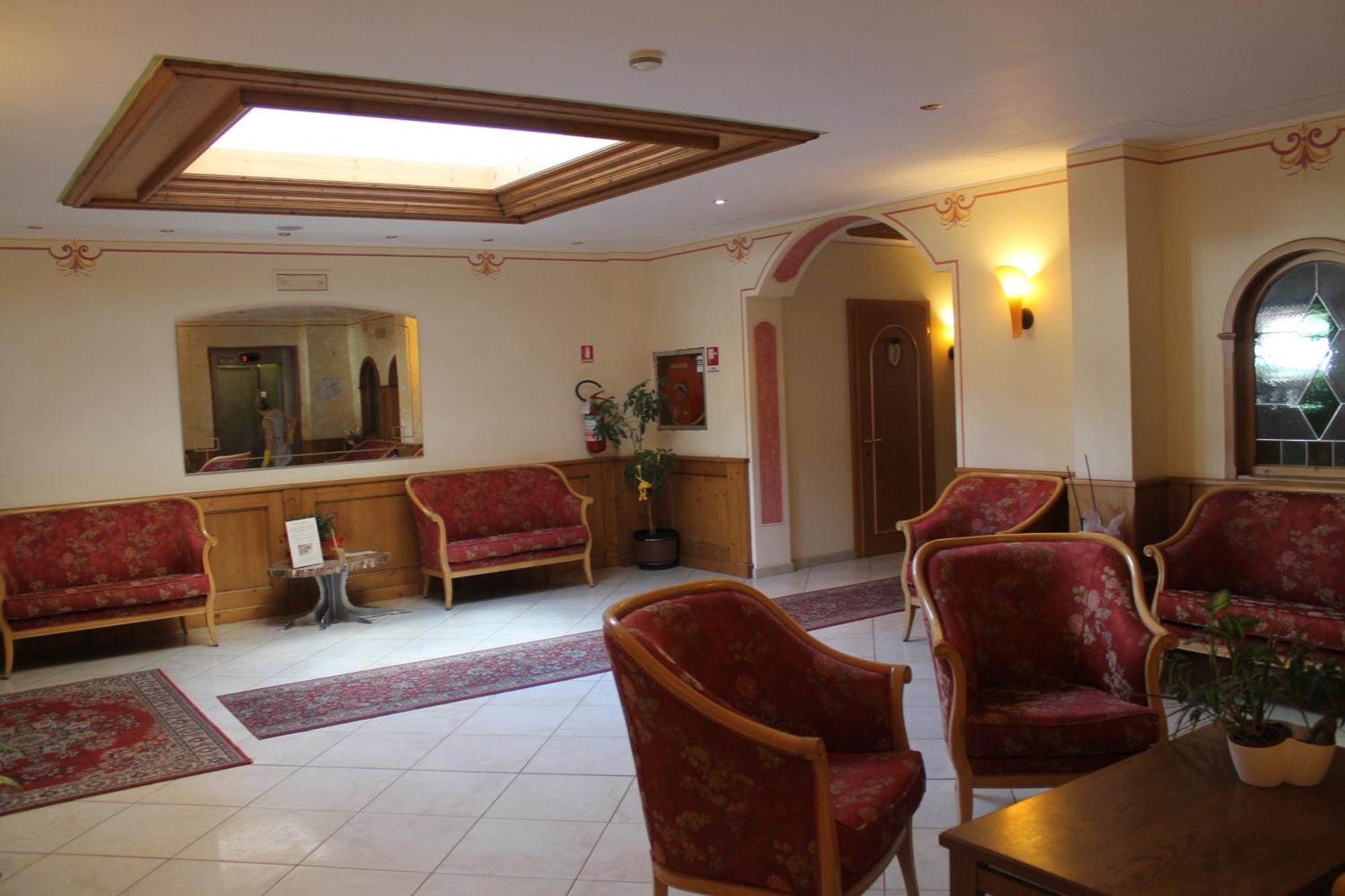Hotel Canada Пінцоло Екстер'єр фото