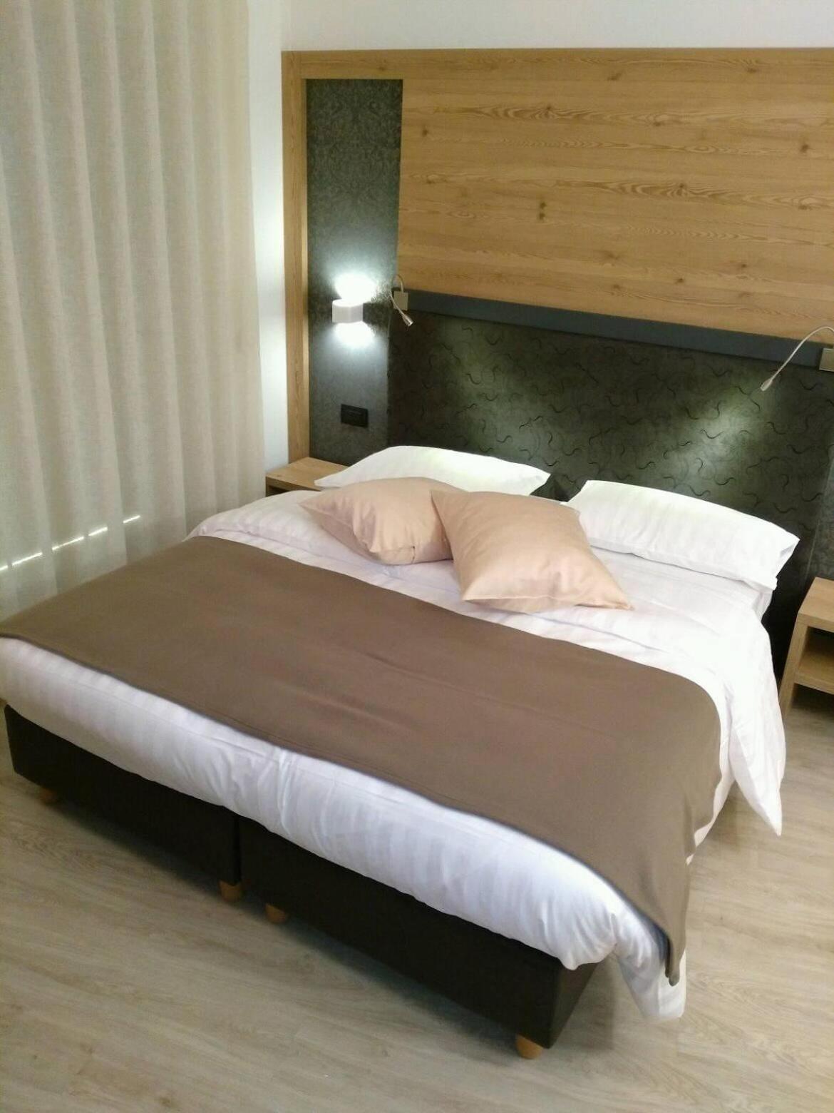 Hotel Canada Пінцоло Екстер'єр фото